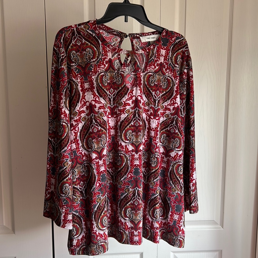 Jones Studio long sleeve top.